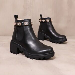 Steve Madden Amulet jewel boots size 9